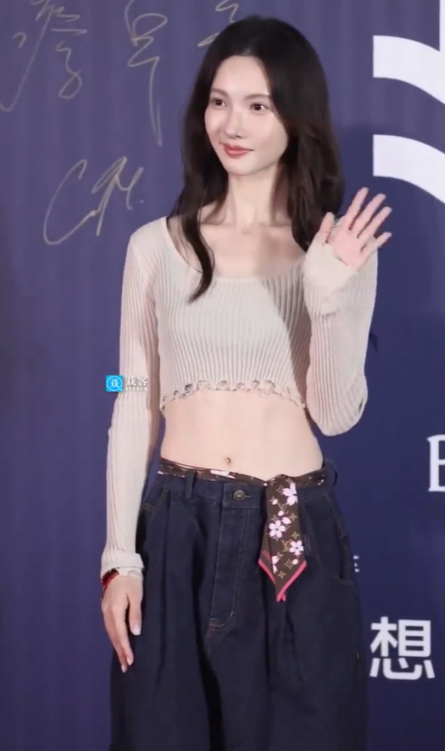 จินเฉิน โชว์หน้าสดบนพรมแดง