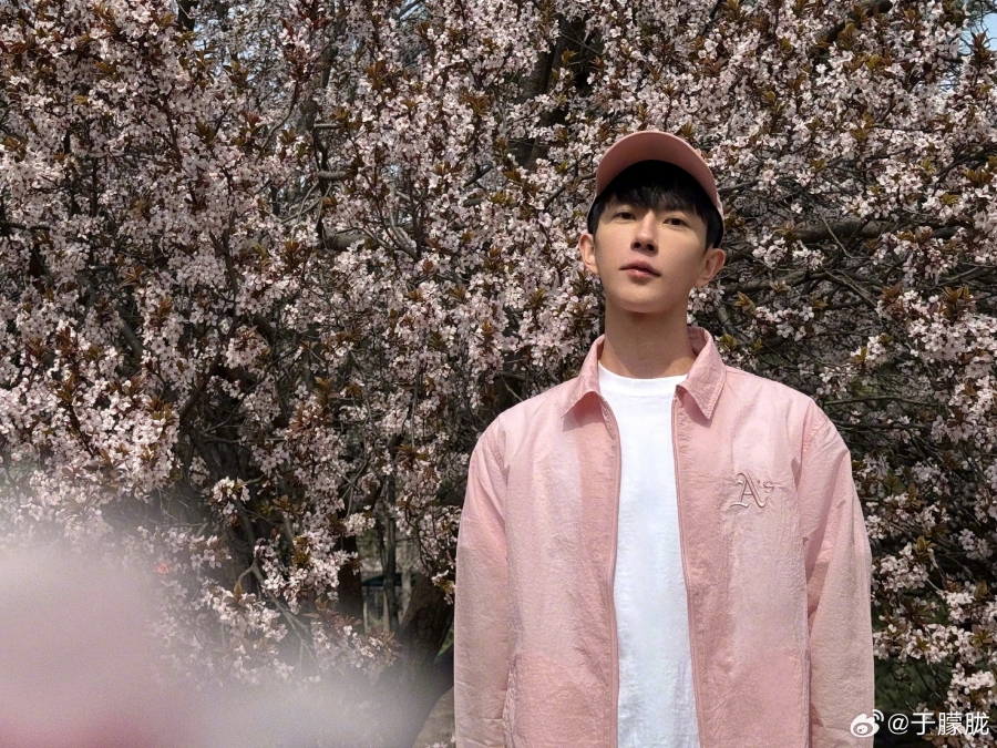 ข่าวลือสะพัด “อวี๋เหมิงหลง” พระเอกดัง ตกตึกดับที่ปักกิ่ง