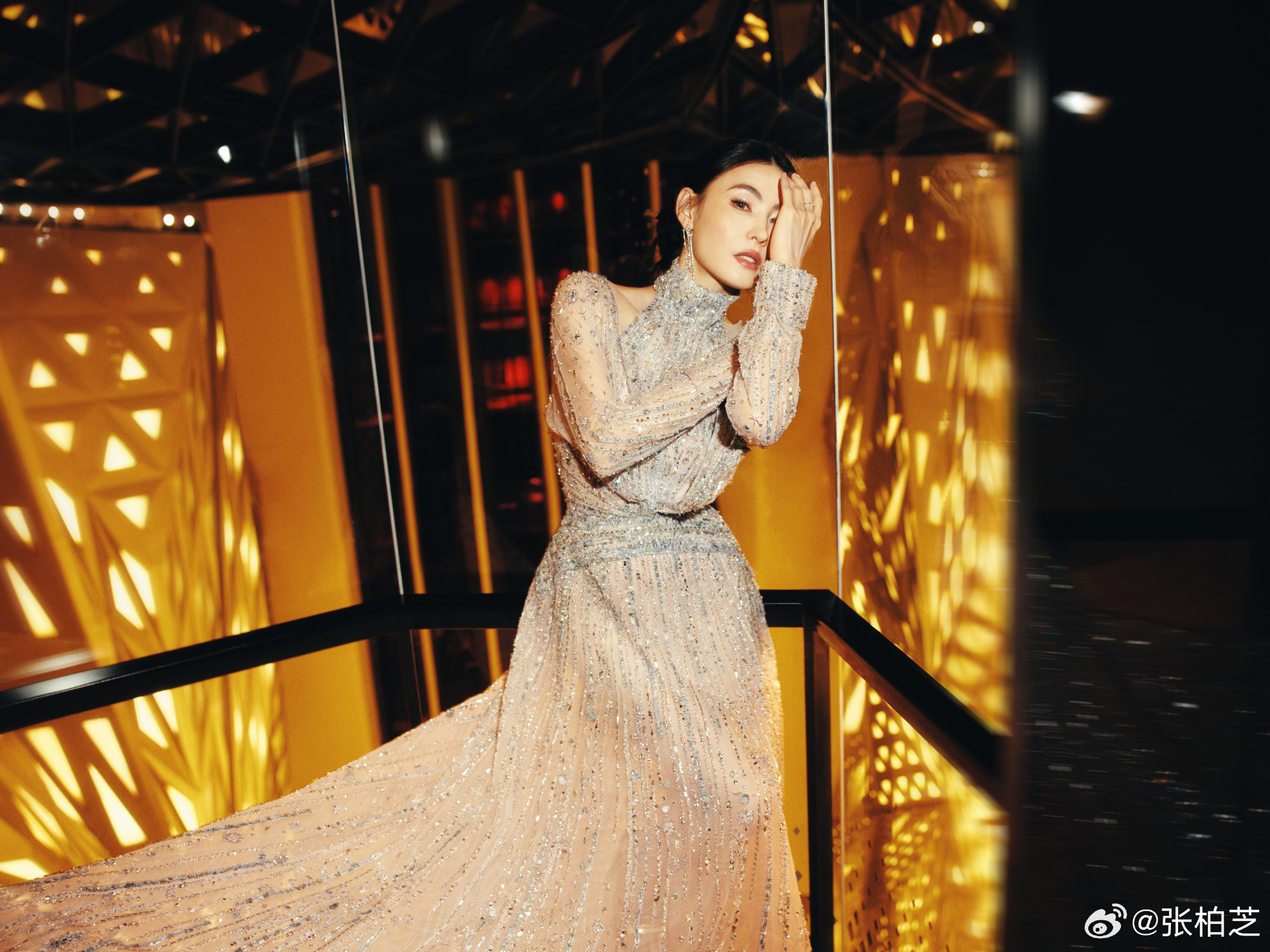 เปิดอีกมุมชีวิต “จางป๋อจื่อ” จากเด็กหญิงในความเงียบ สู่ดาวดังแห่งฮ่องกง