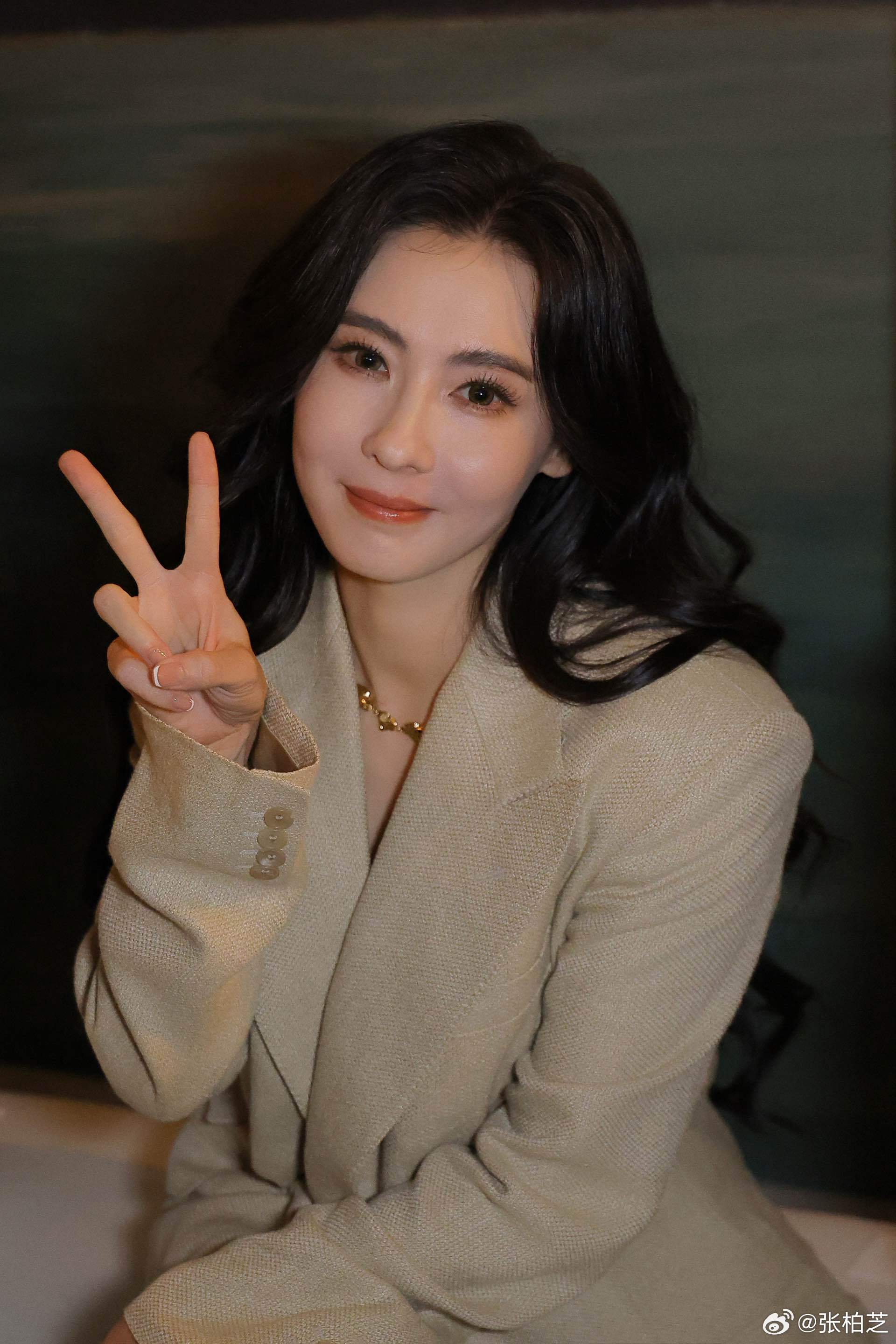 เปิดอีกมุมชีวิต “จางป๋อจื่อ” จากเด็กหญิงในความเงียบ สู่ดาวดังแห่งฮ่องกง