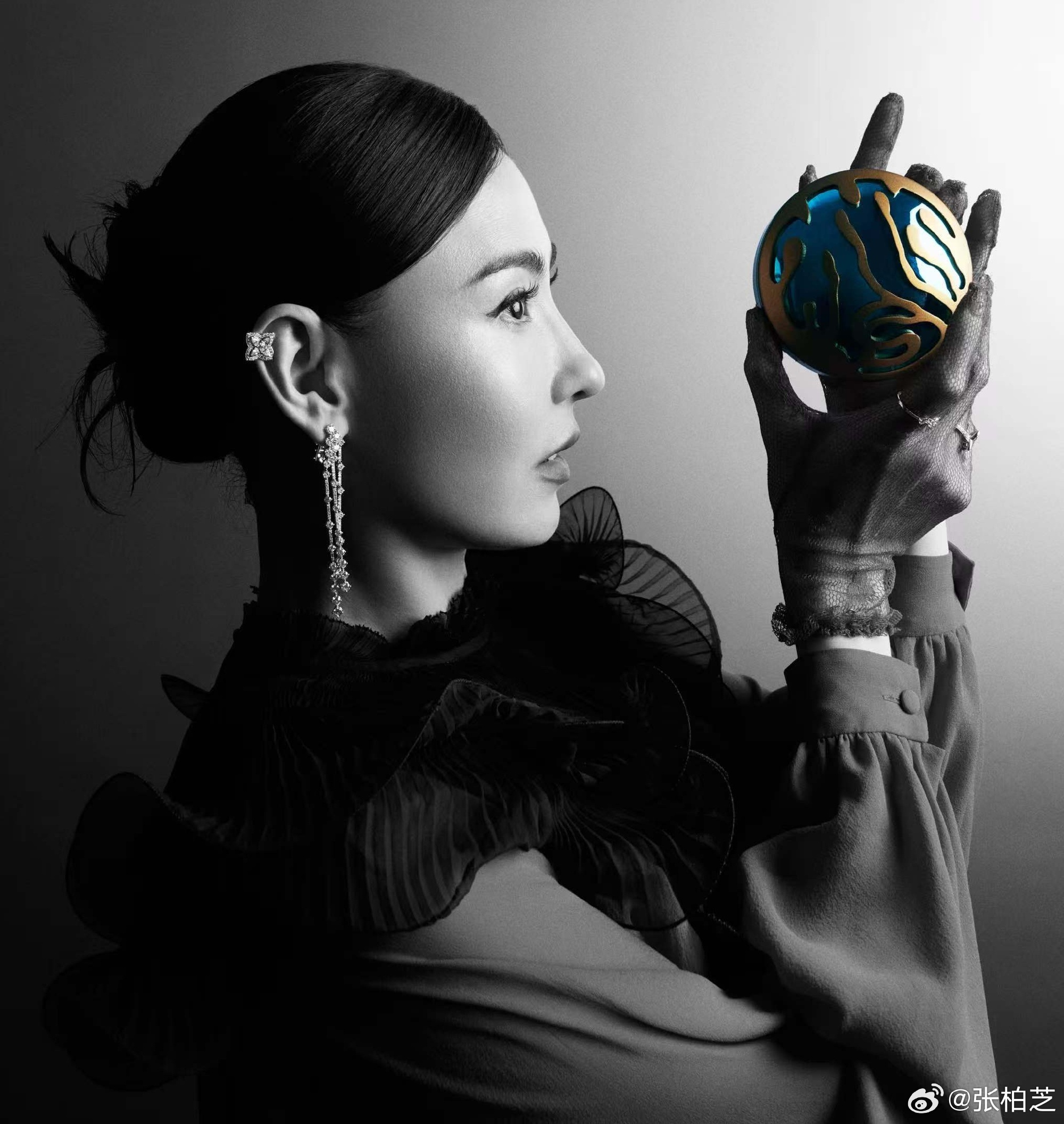 เปิดอีกมุมชีวิต “จางป๋อจื่อ” จากเด็กหญิงในความเงียบ สู่ดาวดังแห่งฮ่องกง