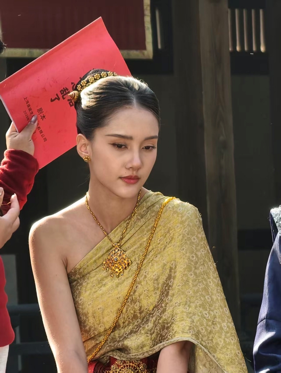 ลิซ่า อลิซา สาวไทยข้ามภพป่วนใจแม่ทัพ