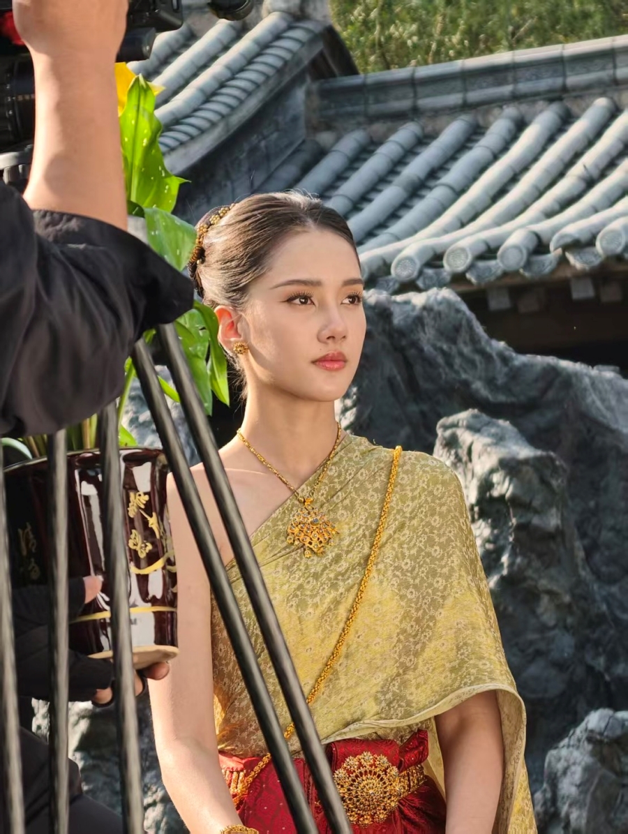 ลิซ่า อลิซา สาวไทยข้ามภพป่วนใจแม่ทัพ