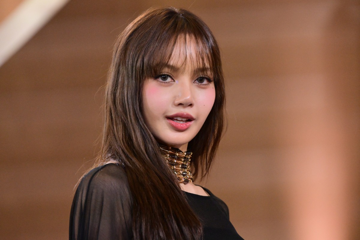 ลิซ่า พรมแดง Golden Globes 2026 