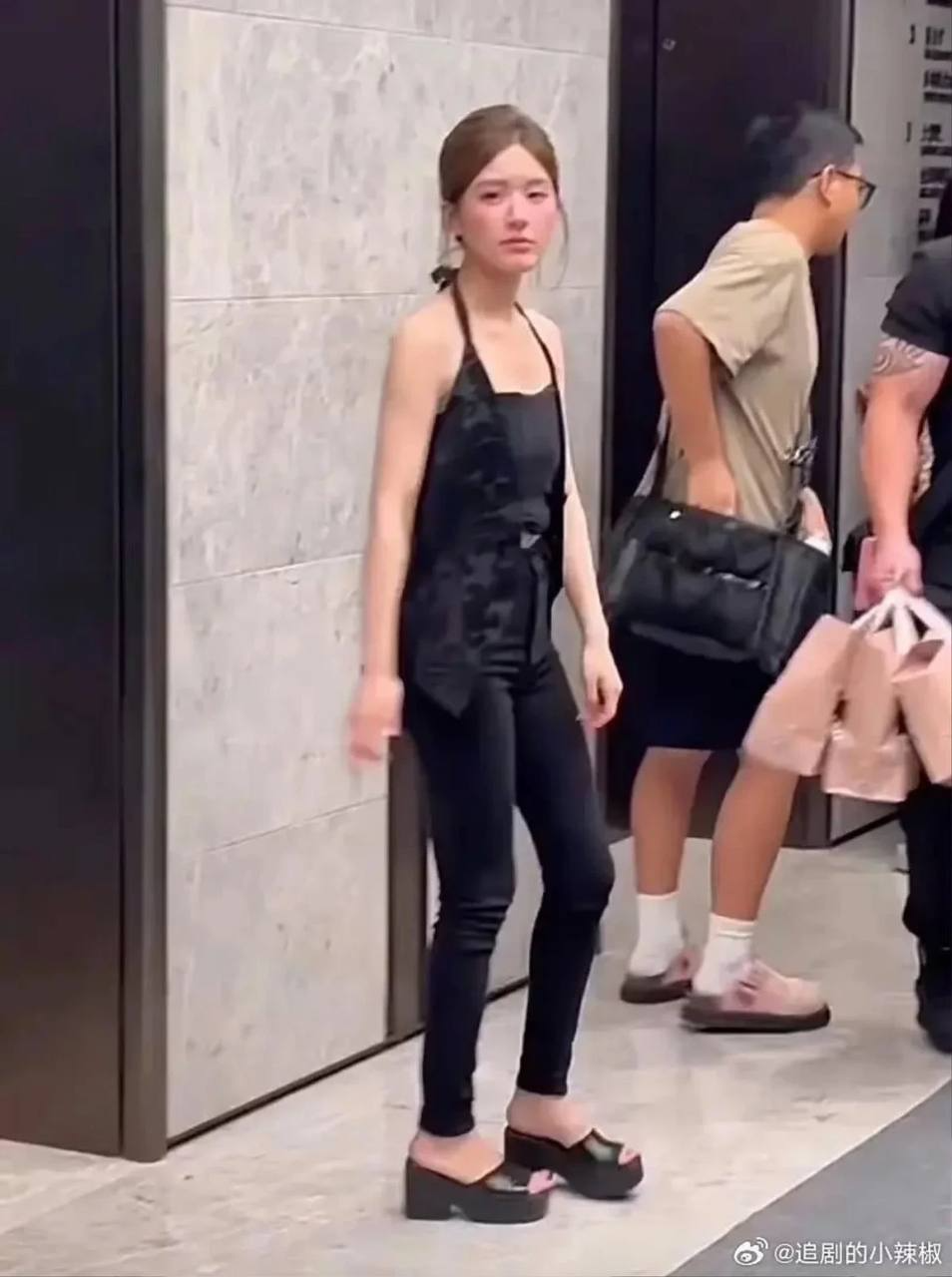 ภาพล่าสุดทำแฟนโล่งใจ “จ้าวลู่ซือ” สุขภาพดีขึ้นอย่างเห็นได้ชัด