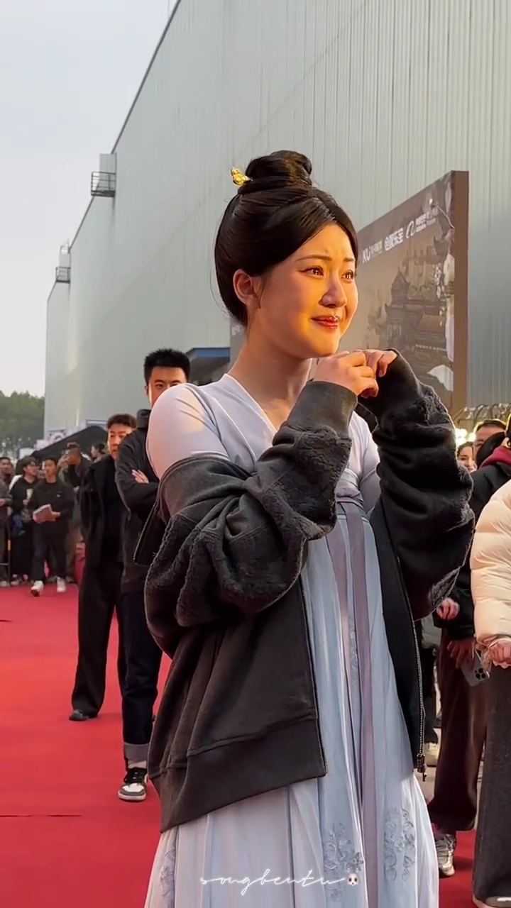 ภาพล่าสุดทำแฟนโล่งใจ “จ้าวลู่ซือ” สุขภาพดีขึ้นอย่างเห็นได้ชัด