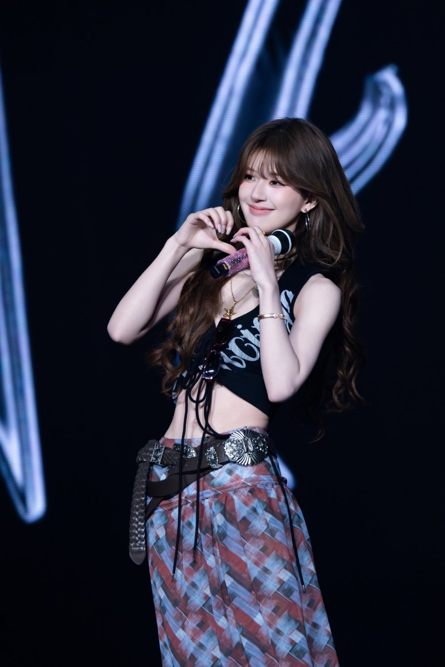 จ้าวลู่ซือ-หวังเฮ่อตี้ โมเมนต์ไวรัลบนเวทีคอนเสิร์ต