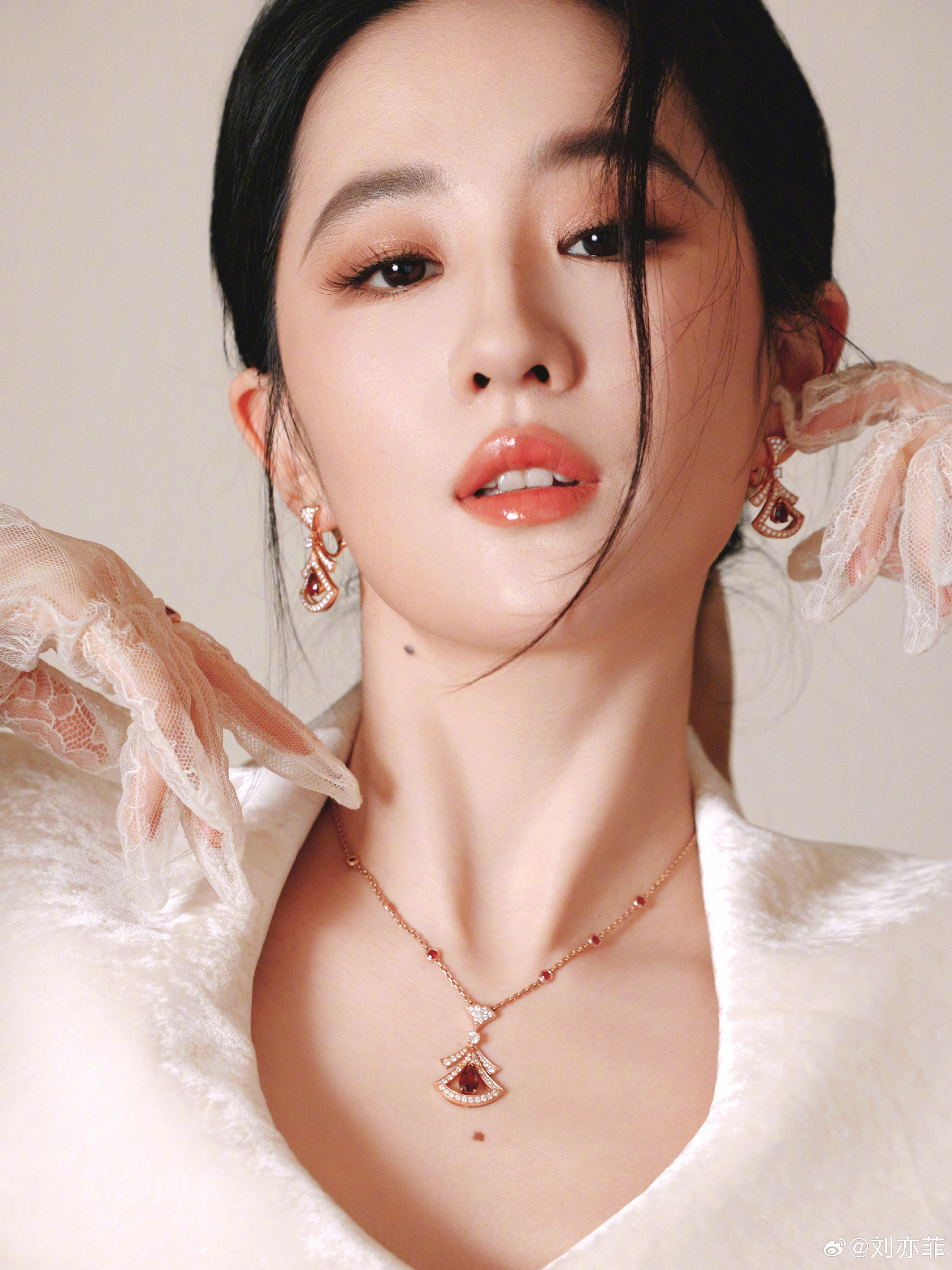 หลิวอี้เฟยเมื่อ 20 ปีก่อน หน้าตาเป็นแบบนี้