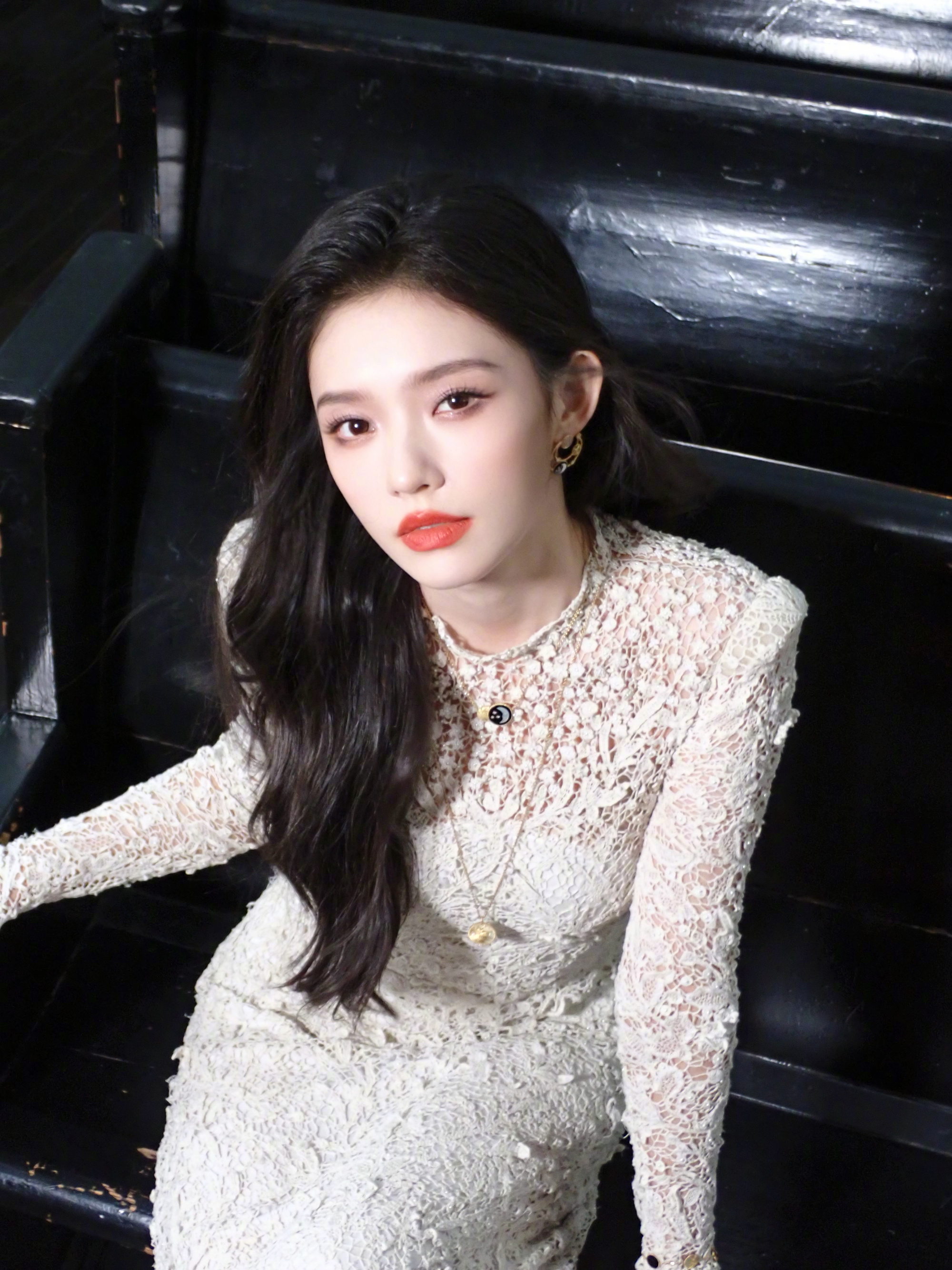 วิจารณ์สนั่น หลินอวิ๋น โหมถ่ายจนป่วย