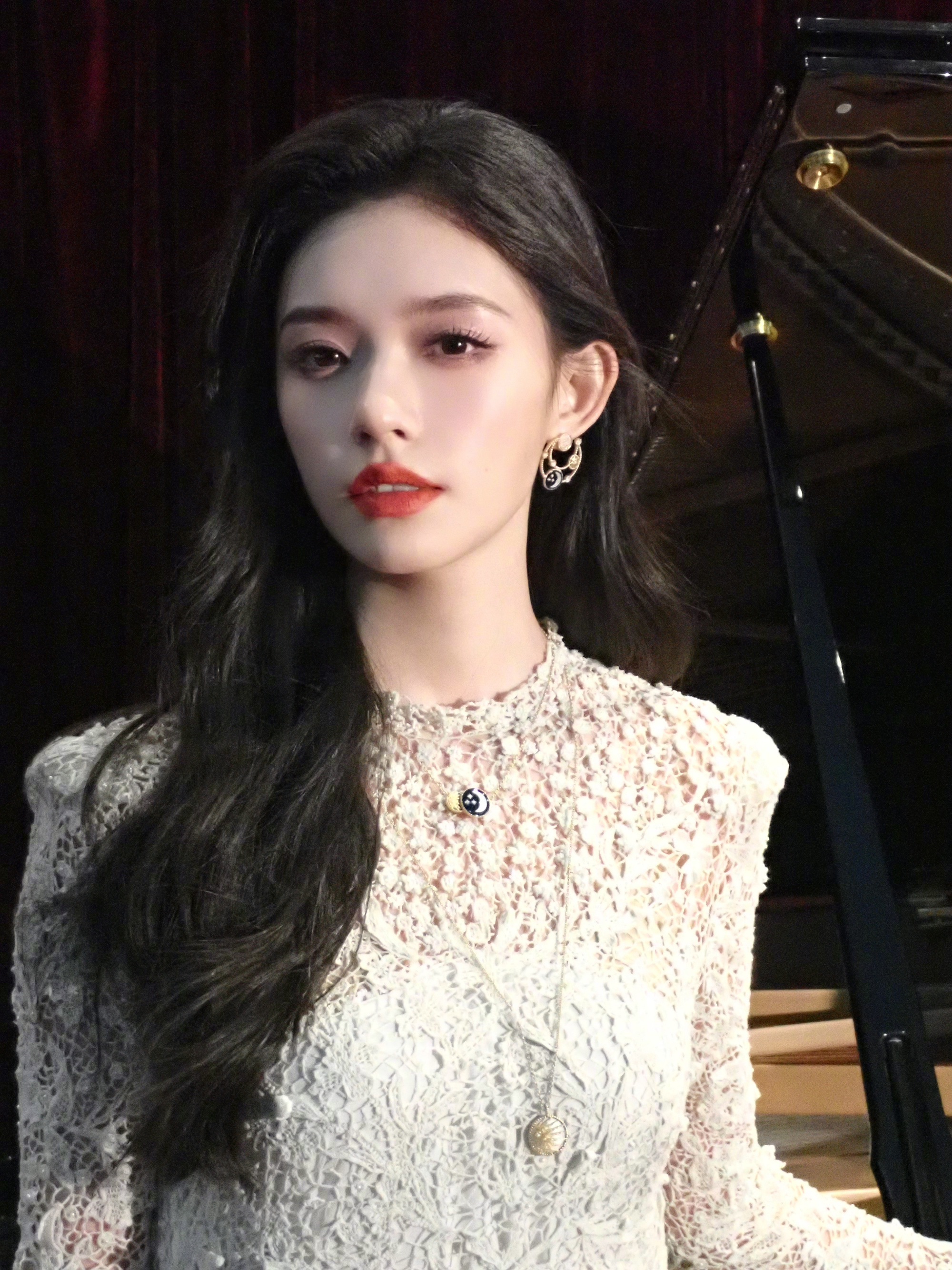 วิจารณ์สนั่น หลินอวิ๋น โหมถ่ายจนป่วย