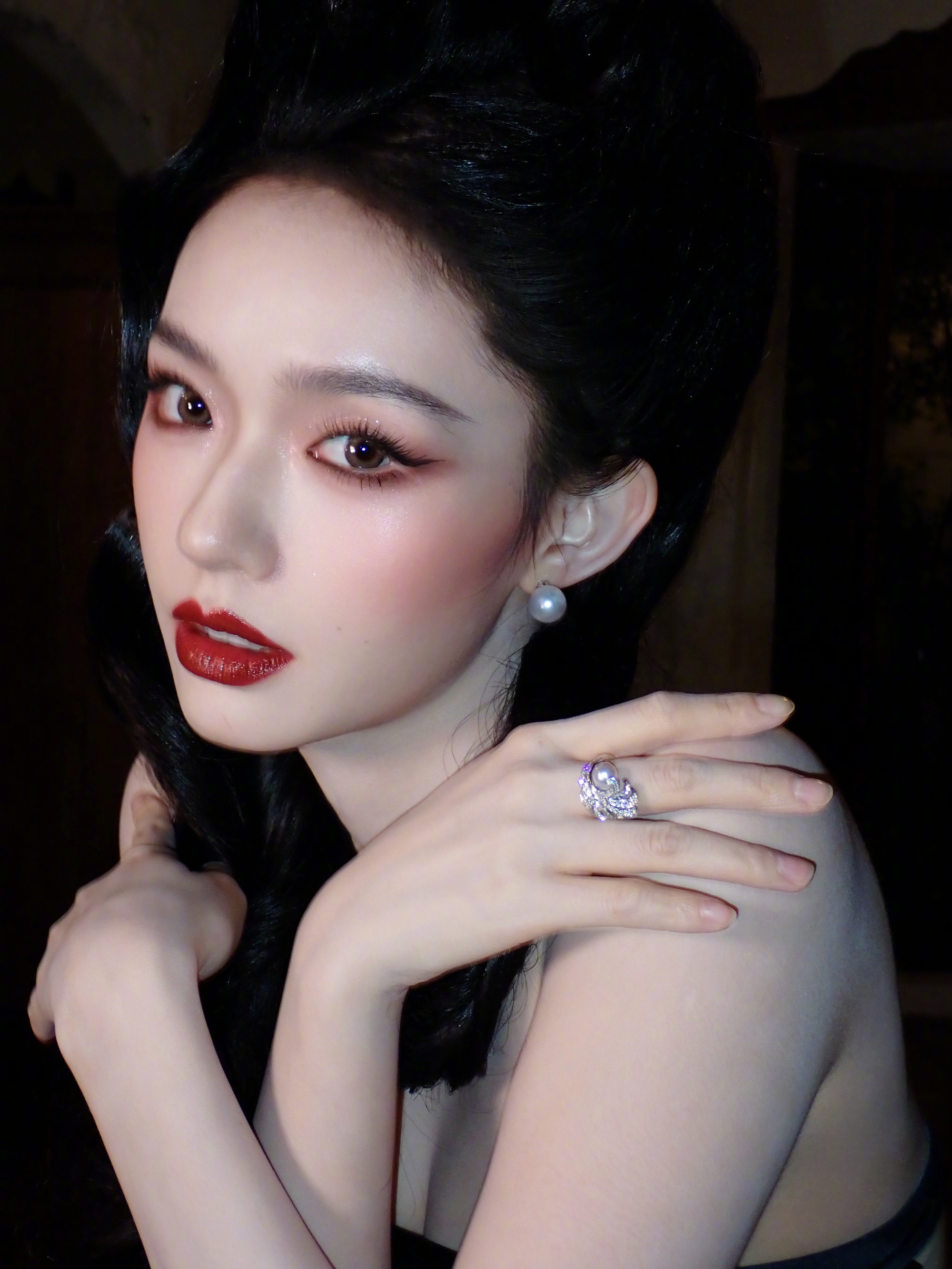 วิจารณ์สนั่น หลินอวิ๋น โหมถ่ายจนป่วย