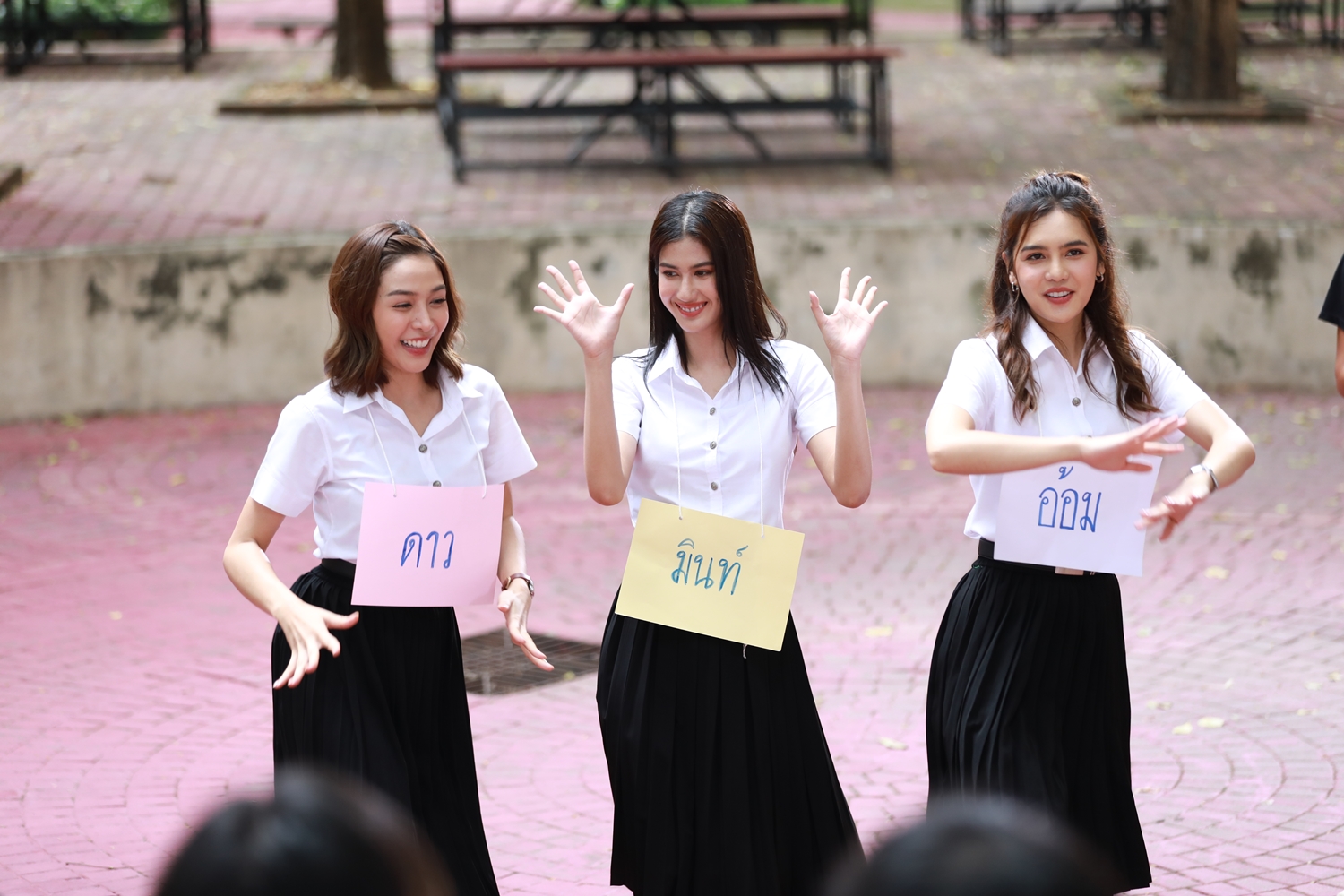 กุหลาบเล่นไฟ