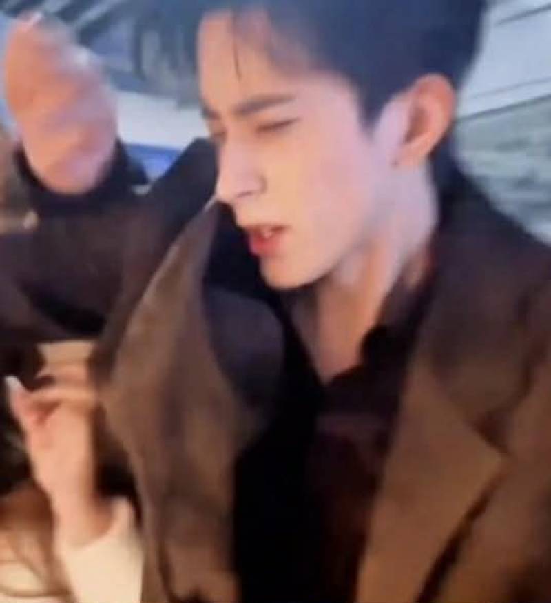 อ๋าวรุ่ยเผิง ถูกซาแซงคุกคาม