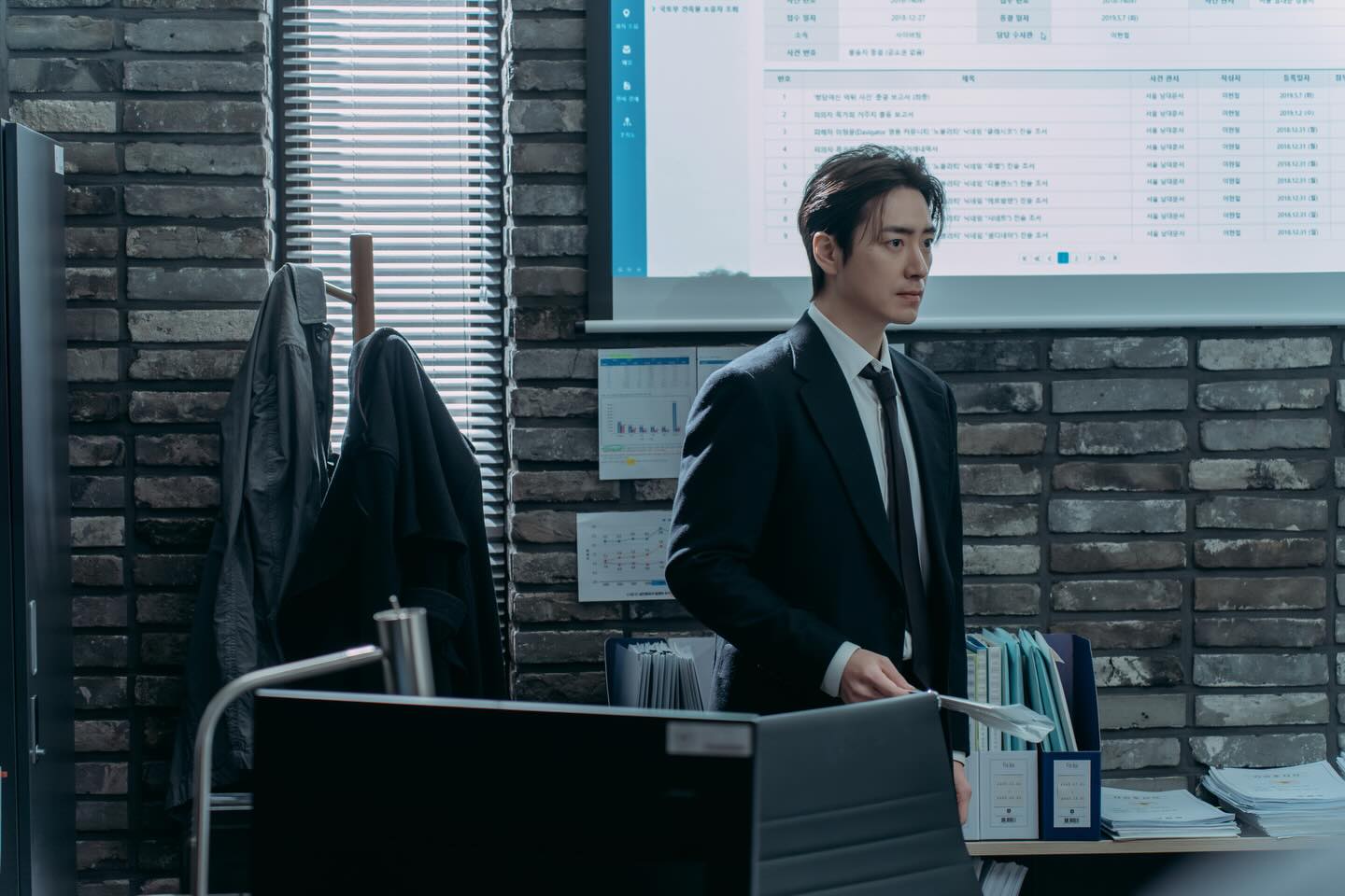 อีจงซอก ปะทะ อีจุนฮยอก ใน 2 เรื่องราวเชื่อมกัน