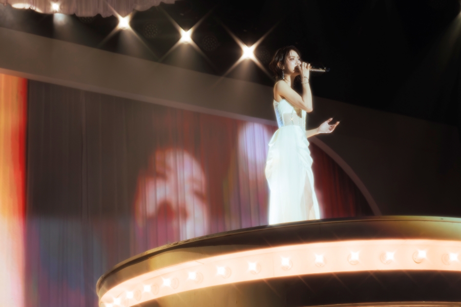 EMI BONNIE : LOVE SESSION