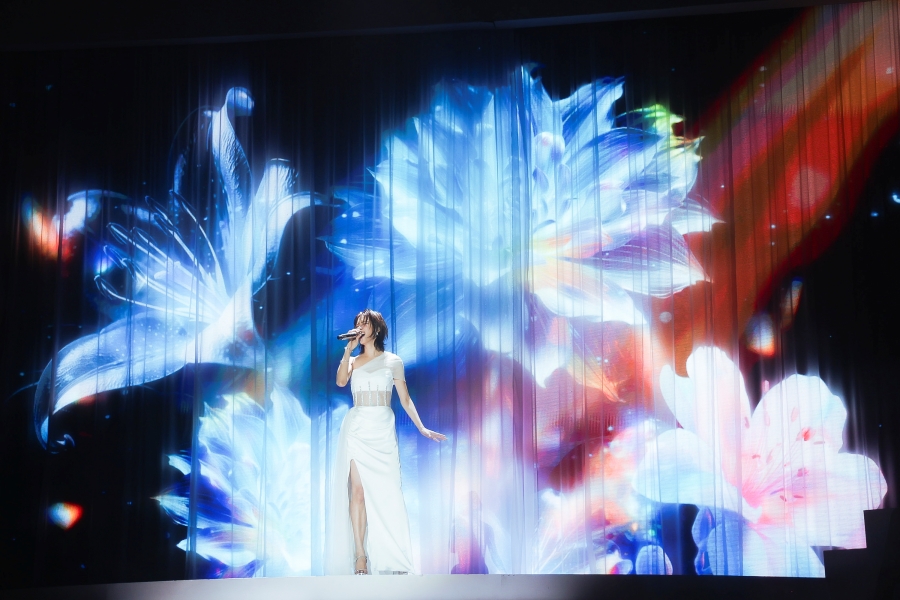 EMI BONNIE : LOVE SESSION