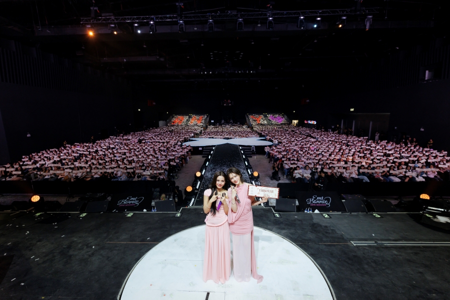 EMI BONNIE : LOVE SESSION