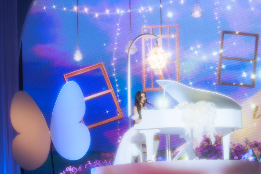 EMI BONNIE : LOVE SESSION