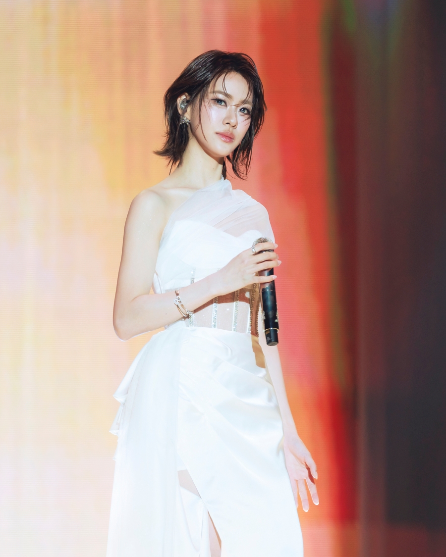 EMI BONNIE : LOVE SESSION