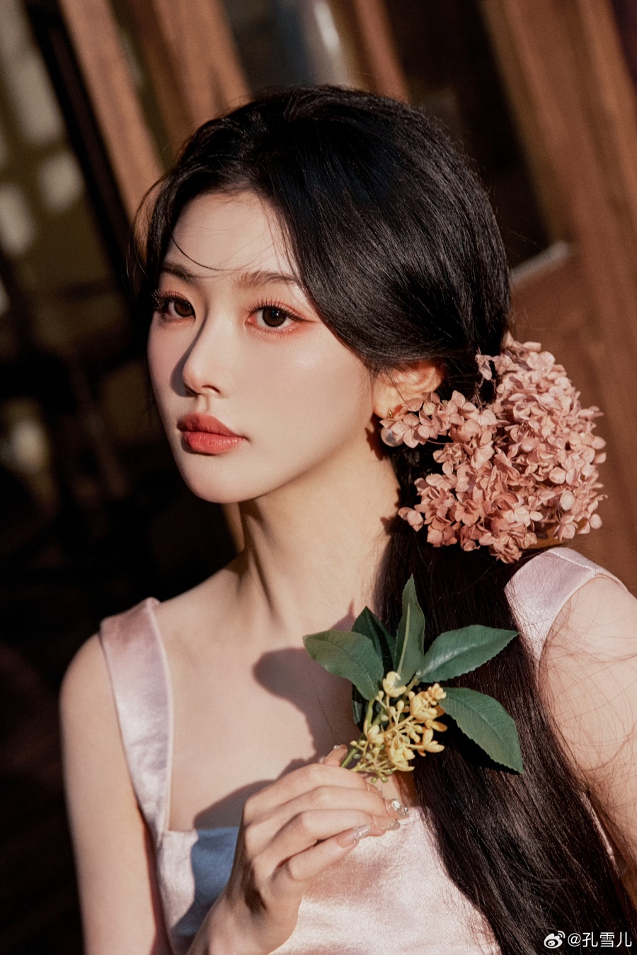 ทำความรู้จัก ขงเสว่เอ๋อร์ (Kong Xue Er) ดาวรุ่งจีนที่กำลังมาแรง