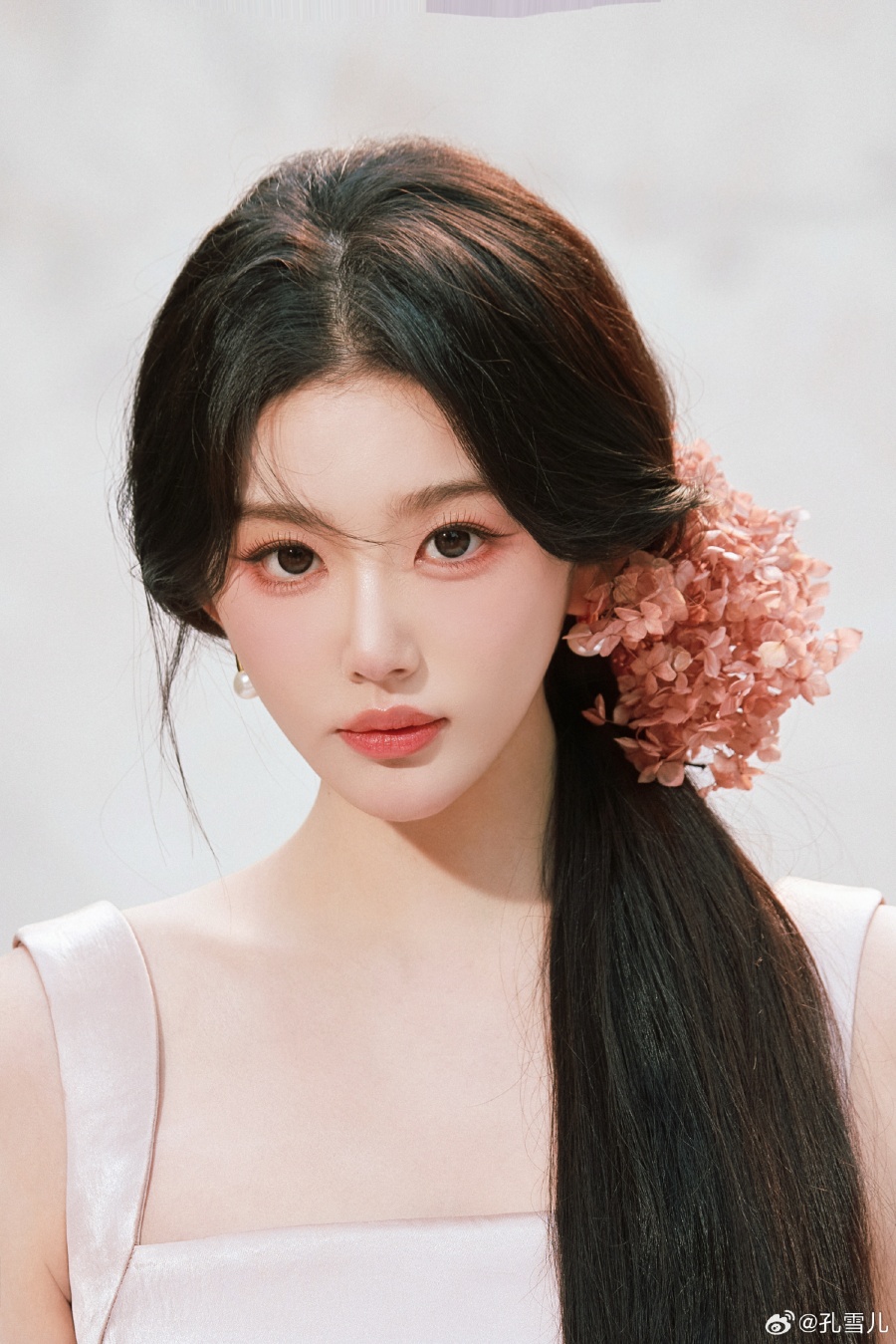 ทำความรู้จัก ขงเสว่เอ๋อร์ (Kong Xue Er) ดาวรุ่งจีนที่กำลังมาแรง