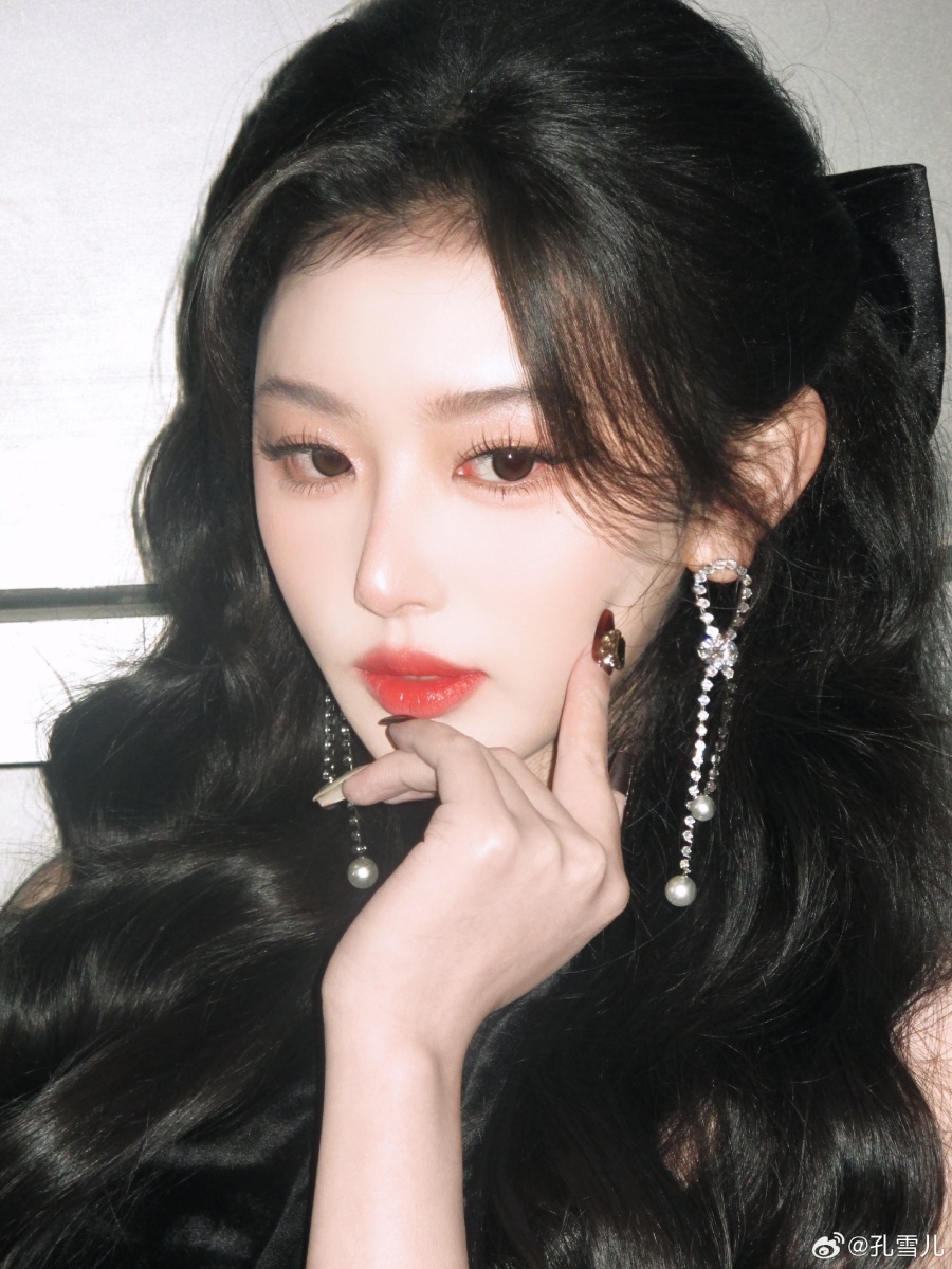 ทำความรู้จัก ขงเสว่เอ๋อร์ (Kong Xue Er) ดาวรุ่งจีนที่กำลังมาแรง