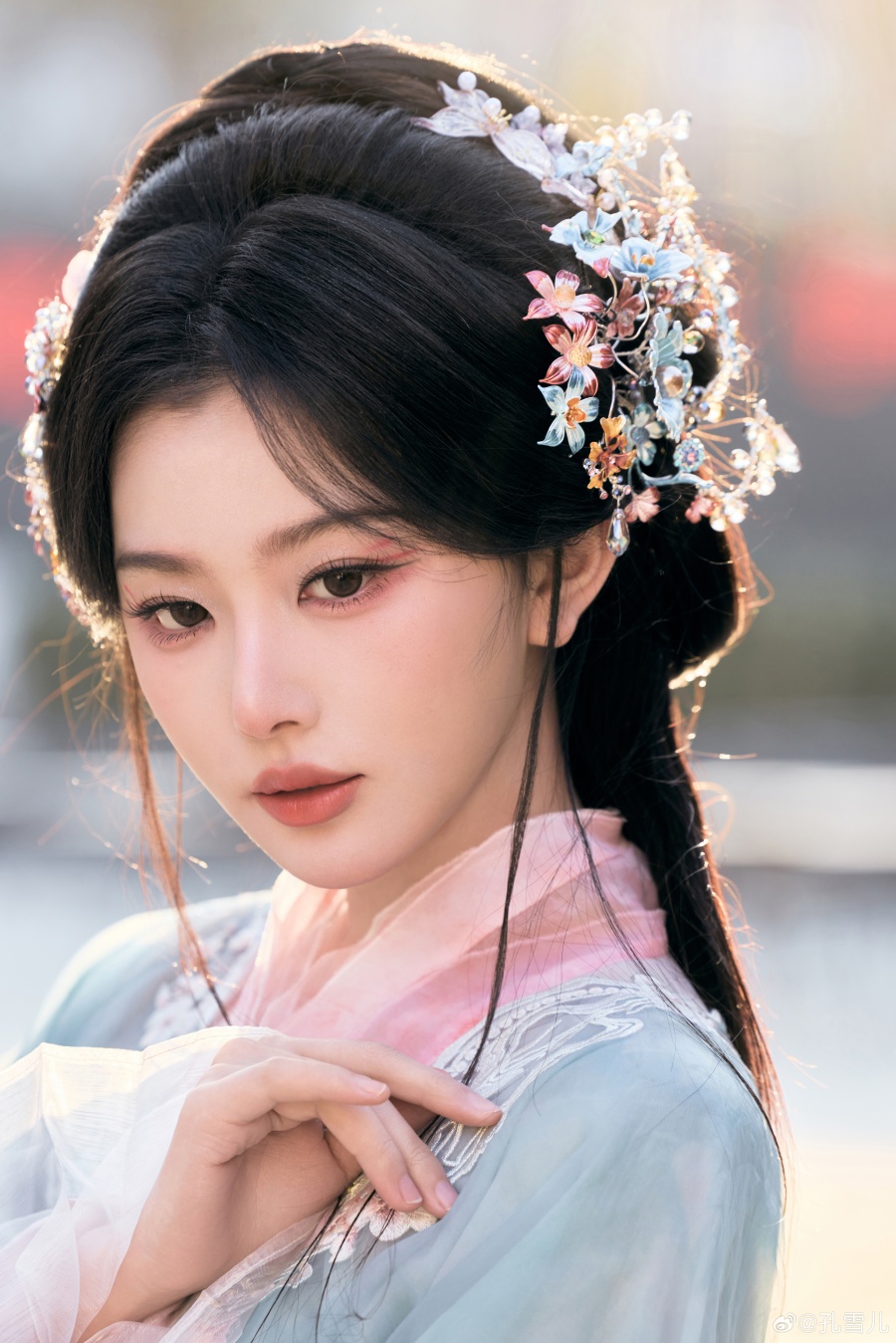 ทำความรู้จัก ขงเสว่เอ๋อร์ (Kong Xue Er) ดาวรุ่งจีนที่กำลังมาแรง