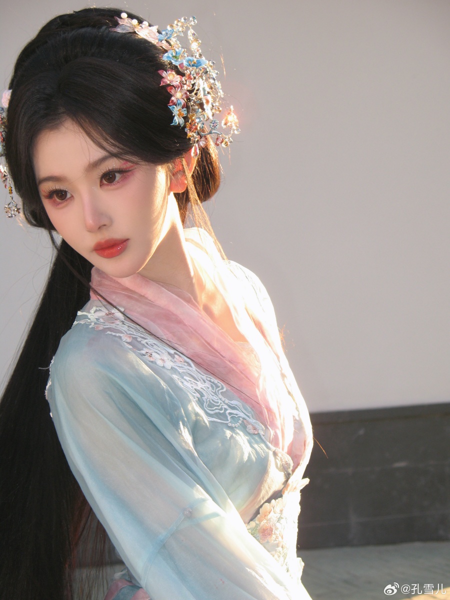 ทำความรู้จัก ขงเสว่เอ๋อร์ (Kong Xue Er) ดาวรุ่งจีนที่กำลังมาแรง