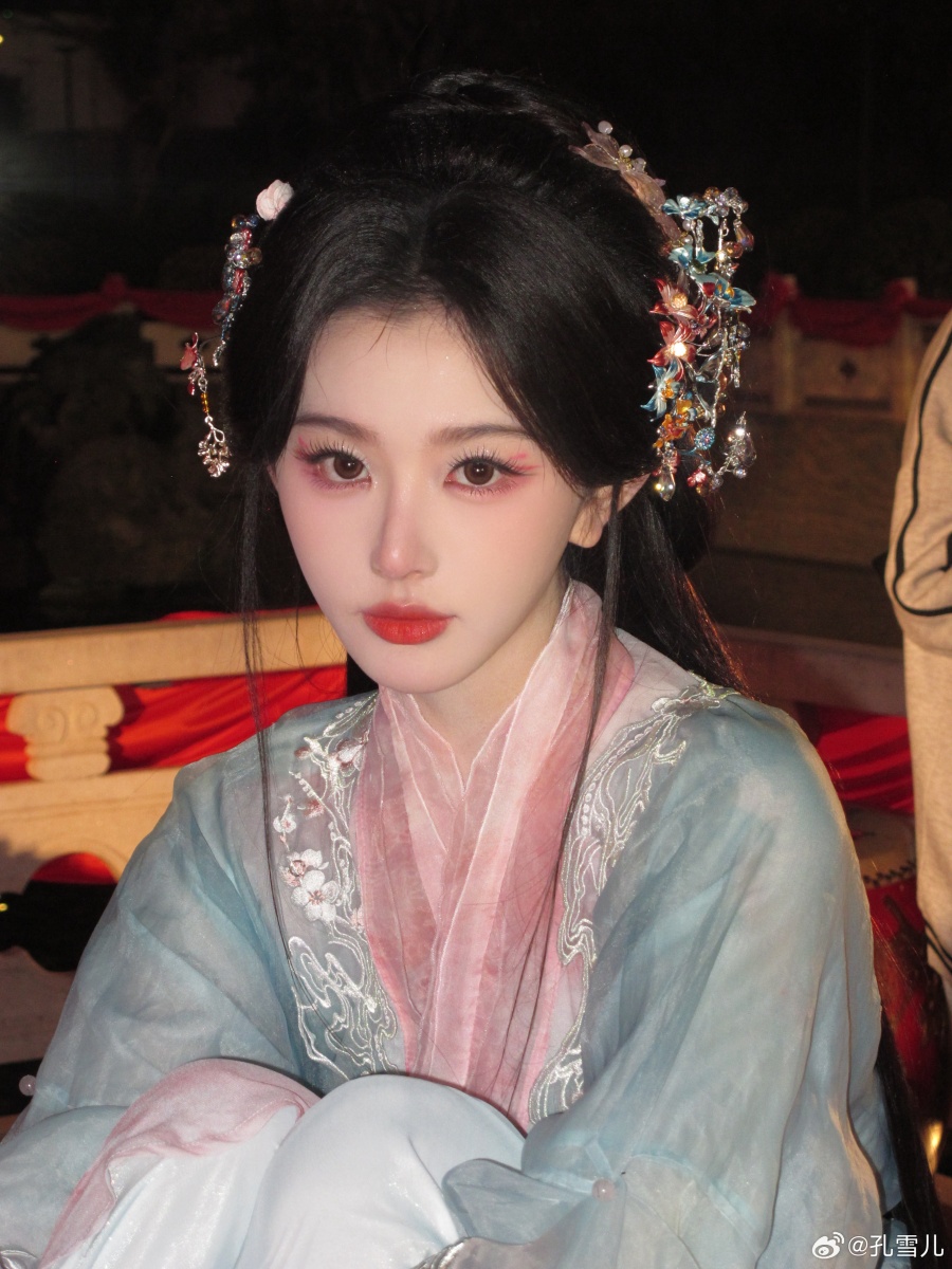 ทำความรู้จัก ขงเสว่เอ๋อร์ (Kong Xue Er) ดาวรุ่งจีนที่กำลังมาแรง