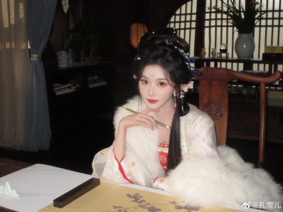 ทำความรู้จัก ขงเสว่เอ๋อร์ (Kong Xue Er) ดาวรุ่งจีนที่กำลังมาแรง