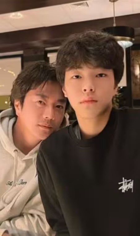 ลูกชาย “ควอนซังอู” หล่อกระแทกตา โซเชียลลุ้นเป็นดารารุ่นต่อไป