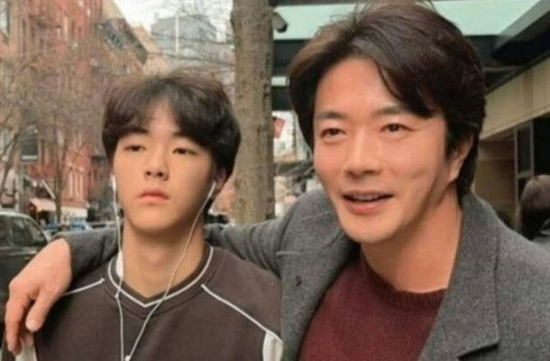 ลูกชาย “ควอนซังอู” หล่อกระแทกตา โซเชียลลุ้นเป็นดารารุ่นต่อไป