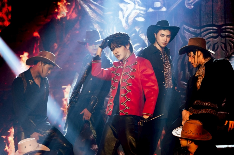 JOONG DUNK EYES ON YOU FANCON