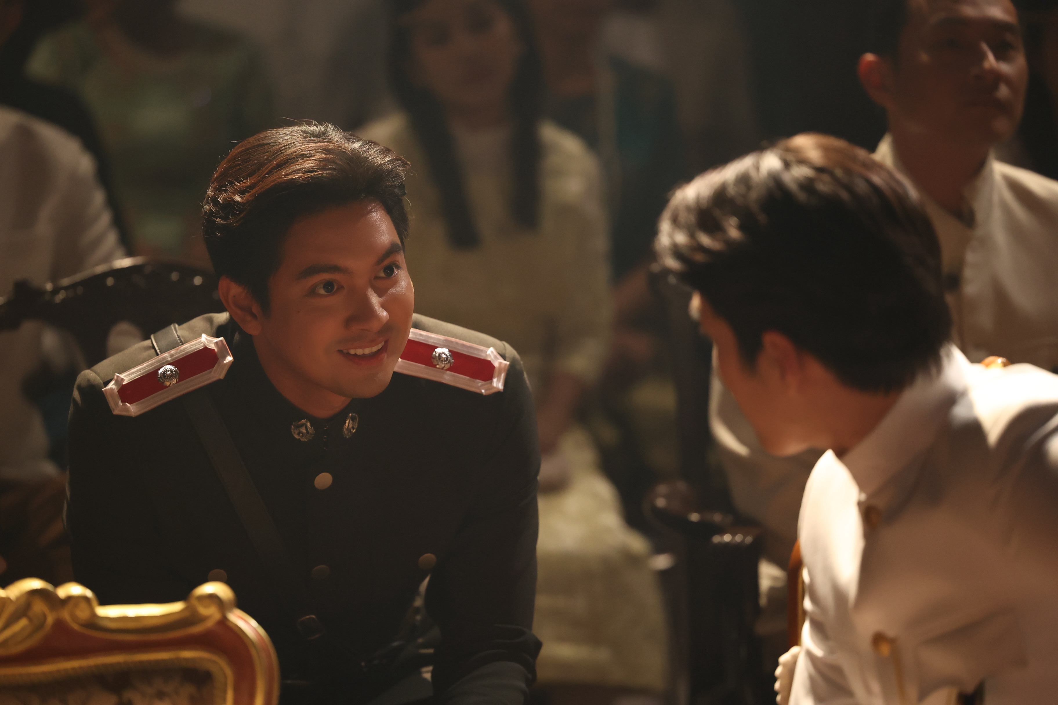 เรื่องย่อ สอดสร้อยมาลา The Bangkok Red Opera