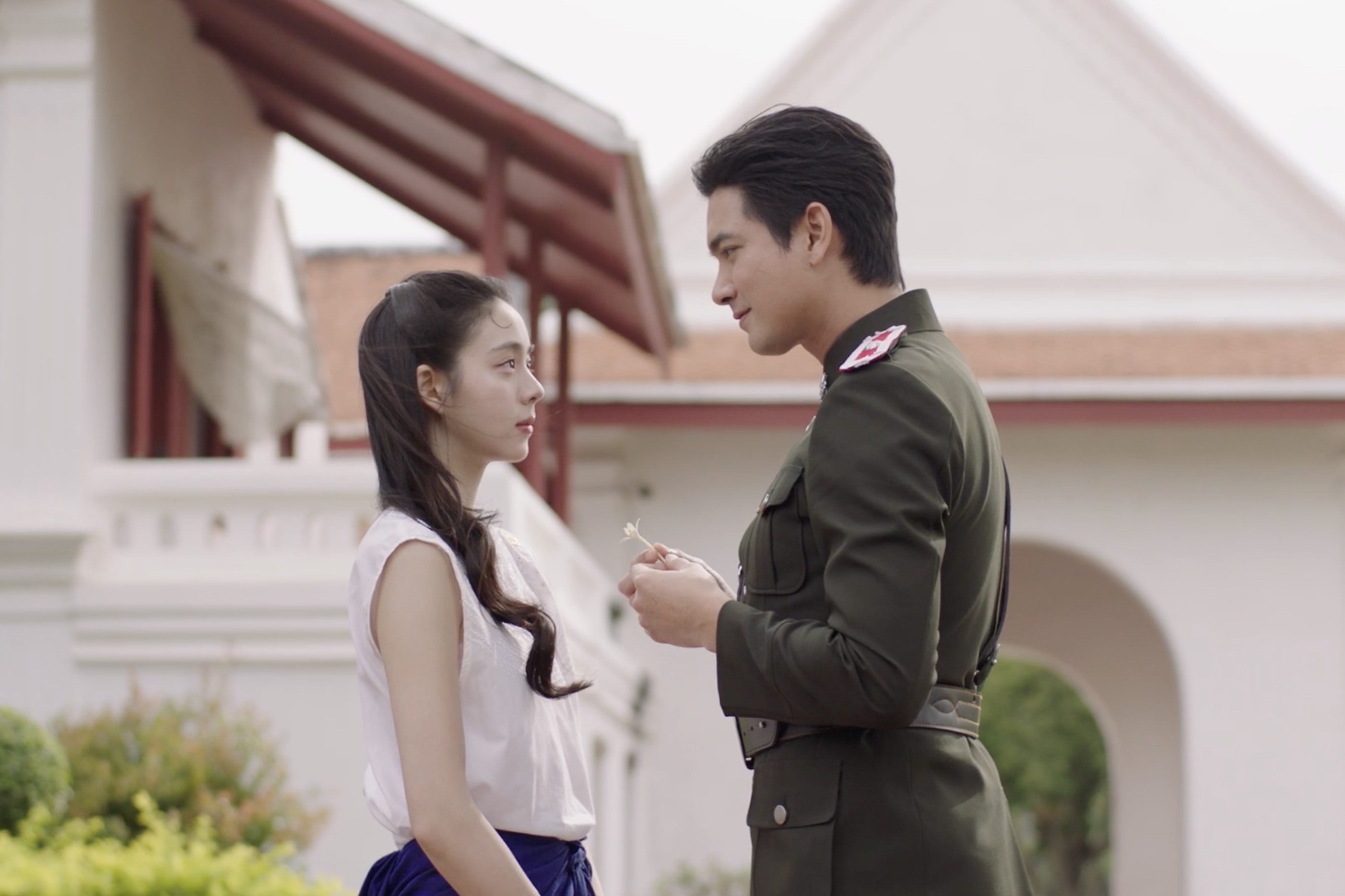 เรื่องย่อ สอดสร้อยมาลา The Bangkok Red Opera