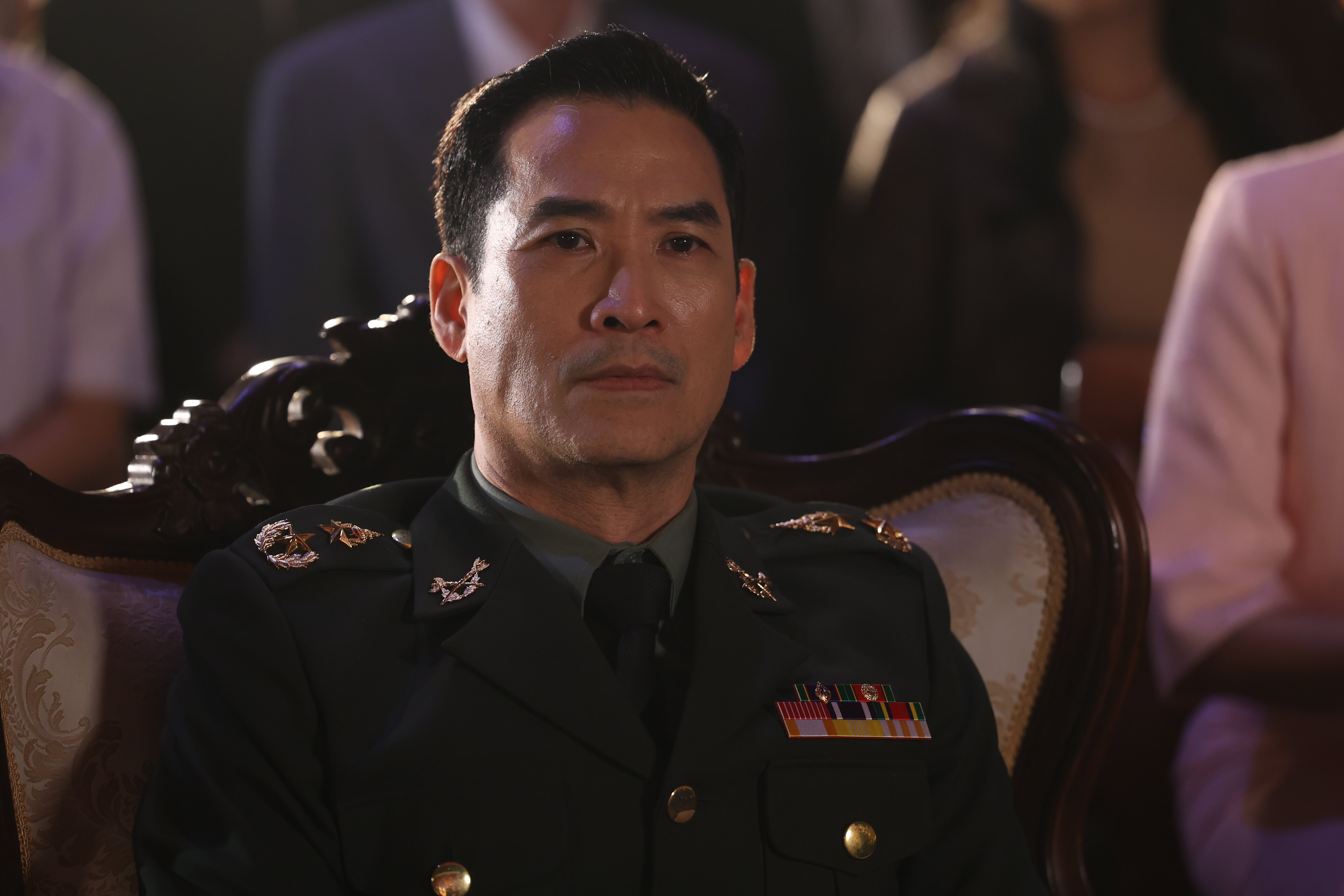 เรื่องย่อ สอดสร้อยมาลา The Bangkok Red Opera