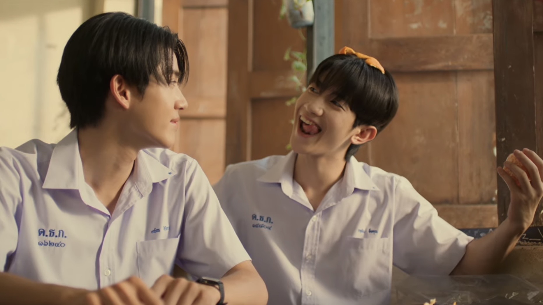 ต้นส้มอยู่บ้านเขา แต่ผลส้มหล่นมาบ้านเราตลอดเลย  When Oranges Fall