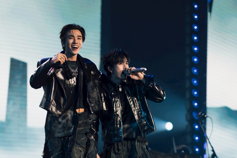 PERTH SANTA DEVIL S KISS CONCERT