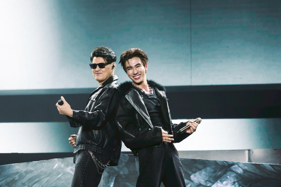 PERTH SANTA DEVIL S KISS CONCERT