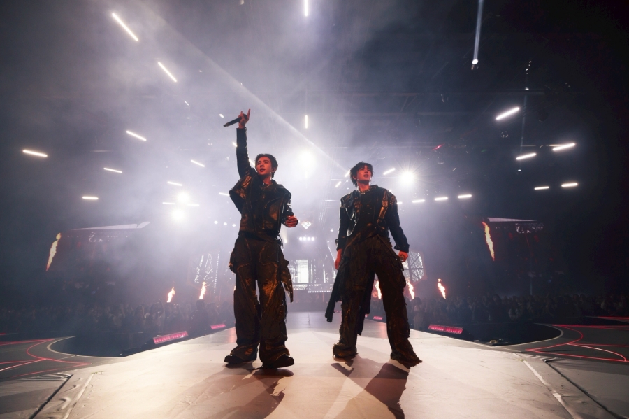 PERTH SANTA DEVIL S KISS CONCERT