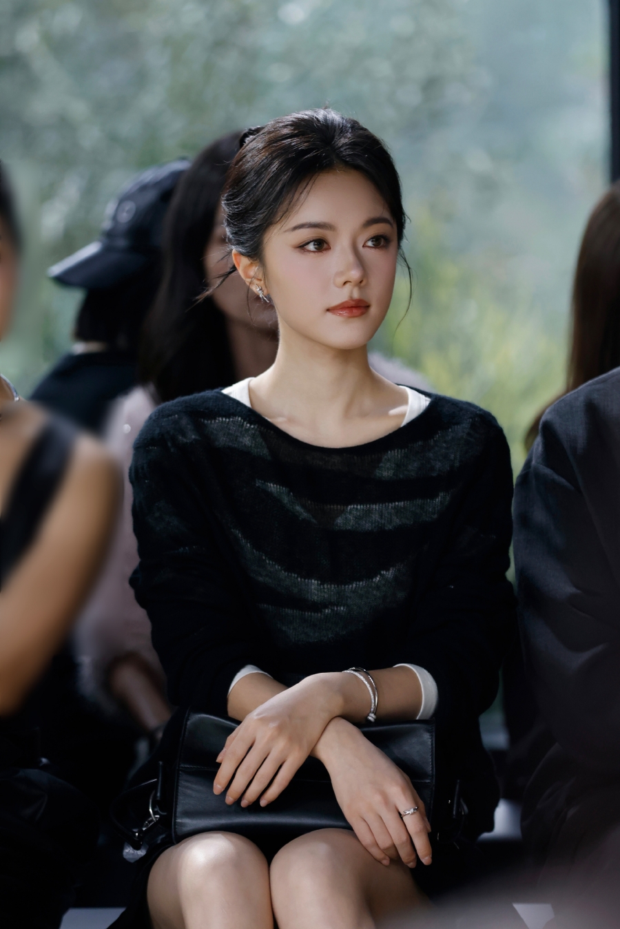 จ้าวจินม่าย คือใคร? เปิดประวัตินางเอกจีนมากฝีมือ
