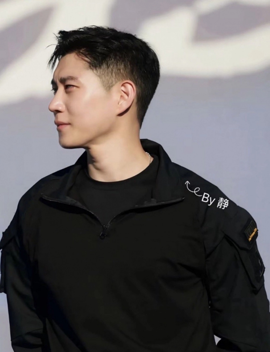 ภาพล่าสุด “คิมยองแด” ในชุดทหาร หล่อเข้มขึ้นจนแฟนๆ ใจละลาย