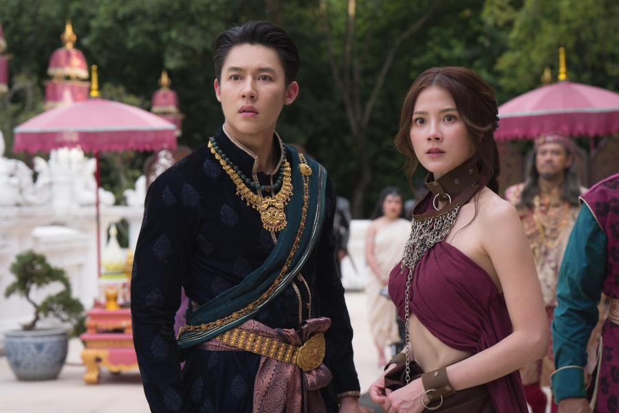 เปิดจักรวาล “เพลิงพระนาง” Netflix ตีความใหม่หมด ใบเฟิร์น-หมาก-ญดา จัดเต็มเกมแค้นชิงบัลลังก์