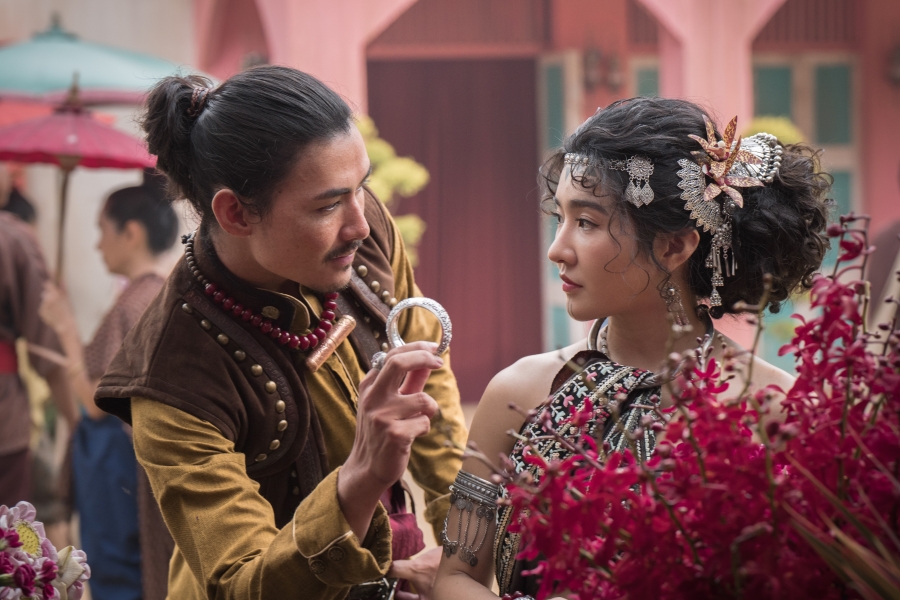 เปิดจักรวาล “เพลิงพระนาง” Netflix ตีความใหม่หมด ใบเฟิร์น-หมาก-ญดา จัดเต็มเกมแค้นชิงบัลลังก์