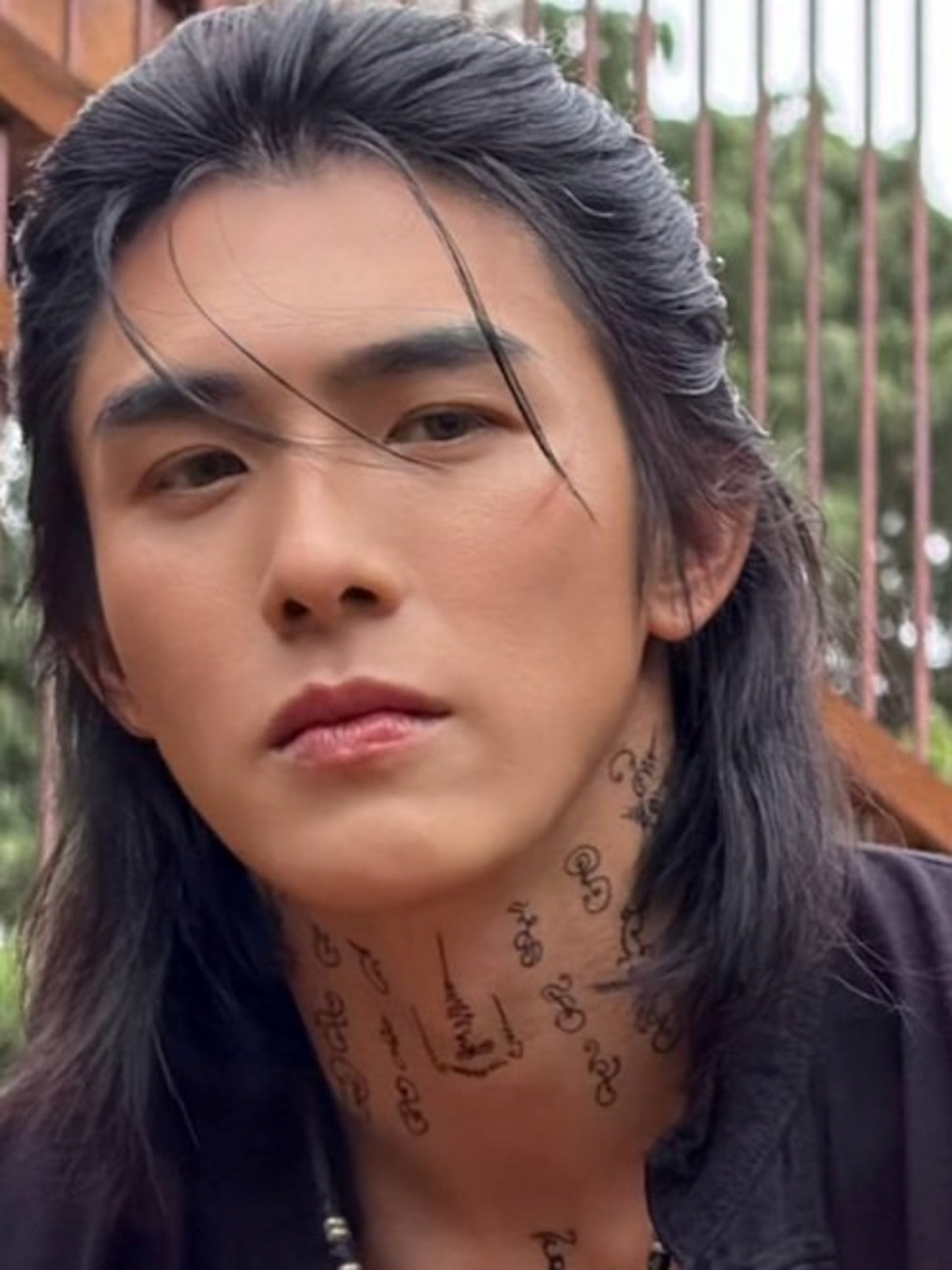เปิดวาร์ป “พ่อครูไทร” จาก ข่มขลัง “บูม รวีวิชญ์” ตัวละครลับผู้อยู่เบื้องหลังวิชาสายดำ