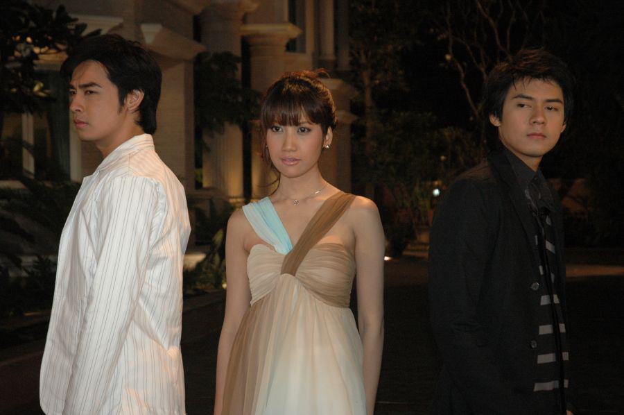 ละคร กุหลาบซ่อนหนาม