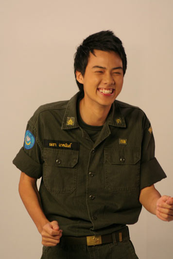 Paradox  เป็นปลื้ม ถ่ายทอดเพลง จิ๊บรด. ประกอบภาพยนตร์เรื่อง  เขาชนไก่
