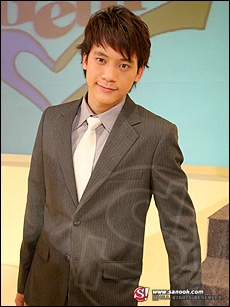 บี้ ยิ้มระรื่นข่าวคู่เกย์บอส เอ็กแซ็กท์