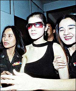 แจ้งกองปราบฯ จับน้องแนท