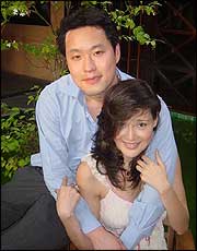 'โยโกะ' ชื่นมื่นควงแฟนญี่ปุ่นเปิดใจงานหมั้น